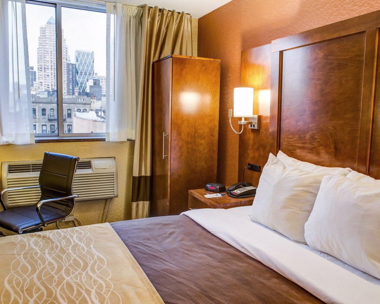 Hotel Ramada By Wyndham Times Square West 3*