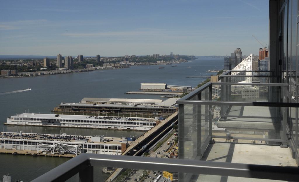 Global Luxury At Sky Apartment New York