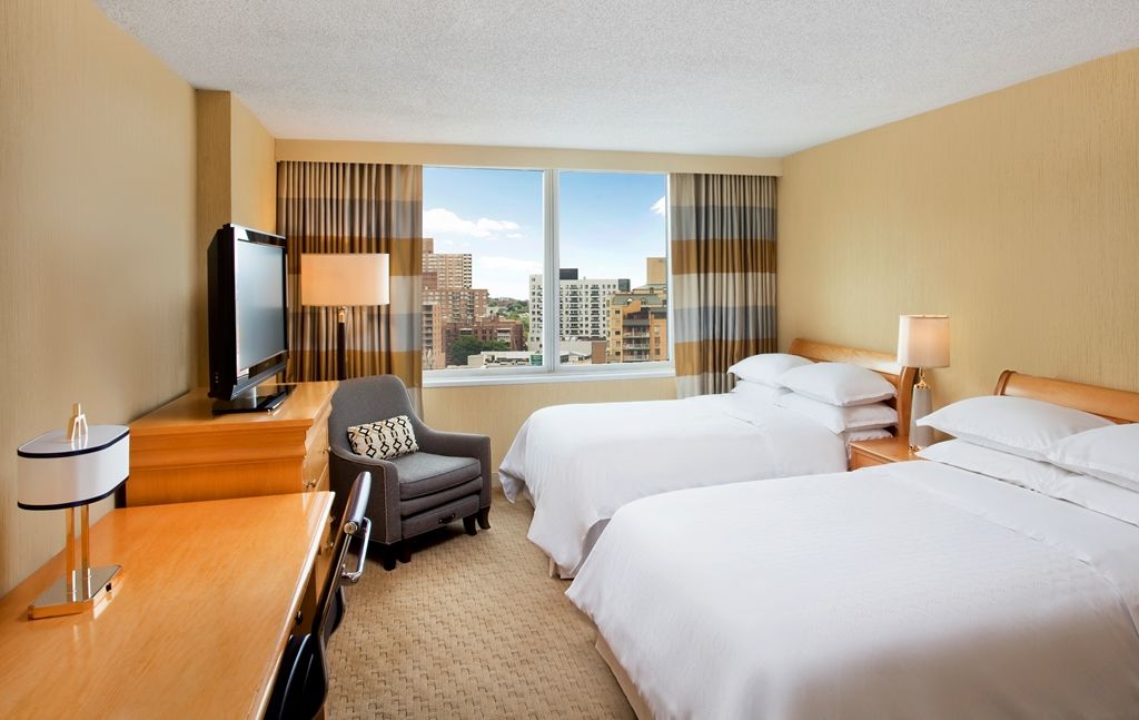 Sheraton Laguardia East Hotel 3*