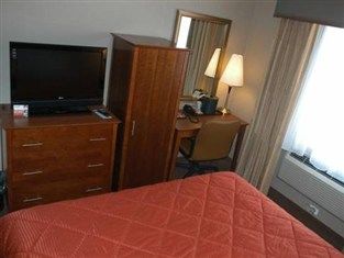 Avion Near Lga Airport, An Ascend Collection