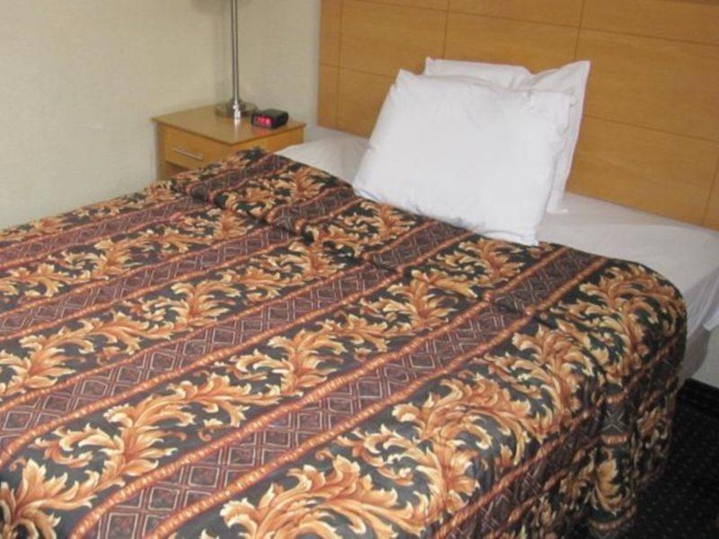 Super 8 By Wyndham Jamaica North Conduit 2* New York