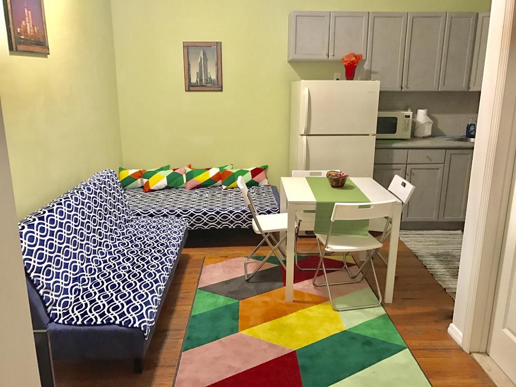 941 Manhattan Llc Apartment