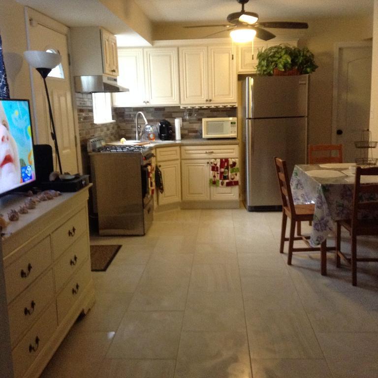 1 Bedroom Away From Home, Staten Island Holiday home