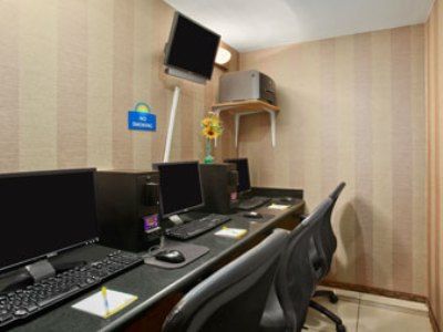 Hotel Days By Wyndham Jamaica / Jfk Airport New York