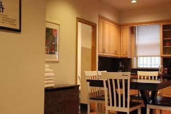 Williamsburg Hotel *