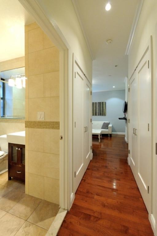 One Bedroom Midtown South Apartment New York