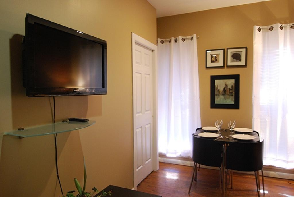 Three-bedroom In Midtown Apartment
