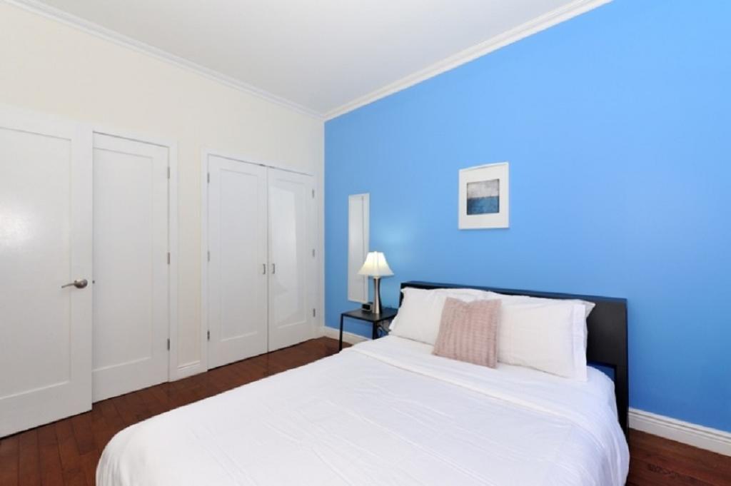 One Bedroom Midtown South Apartment New York
