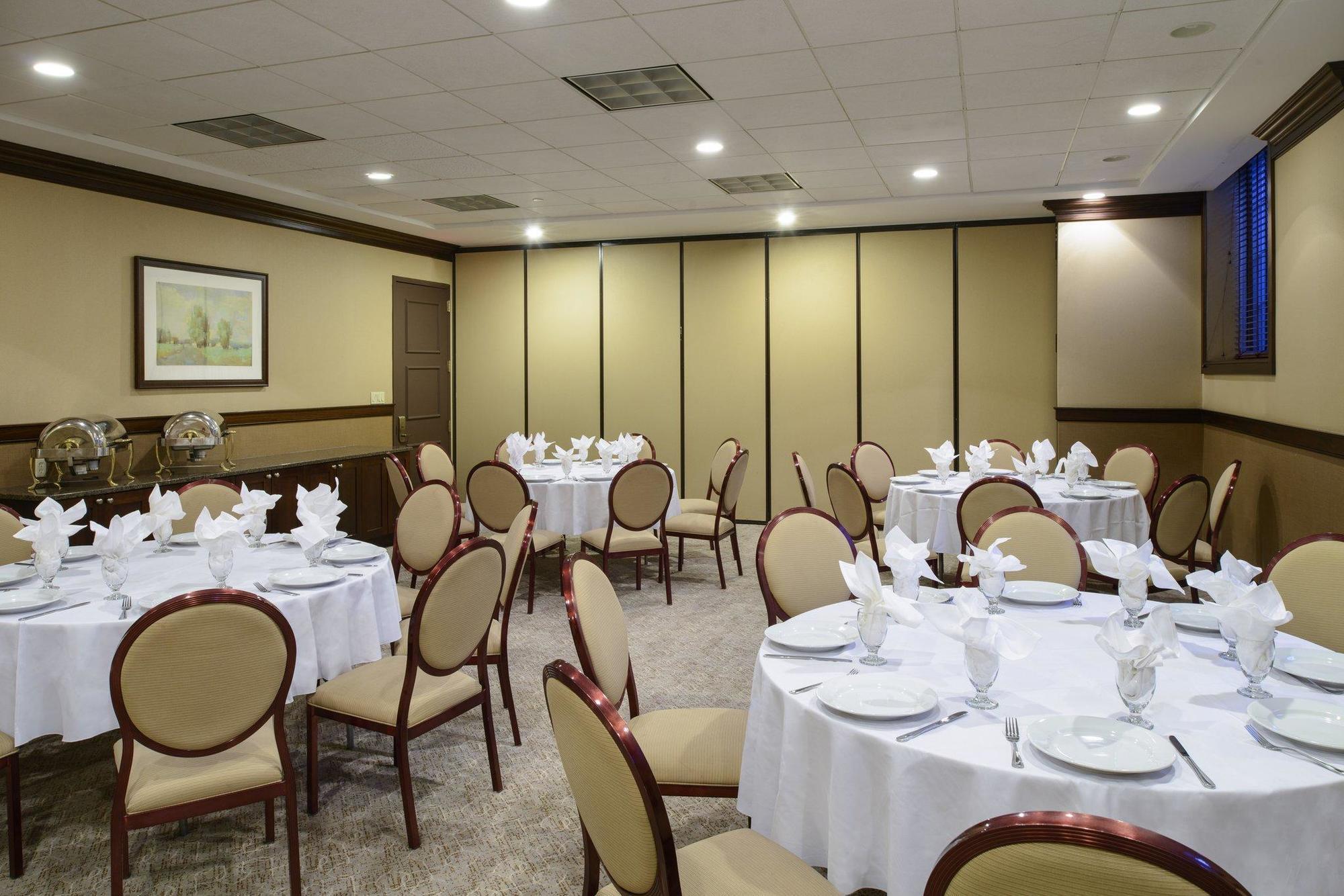 Sheraton Jfk Airport Hotel 3*