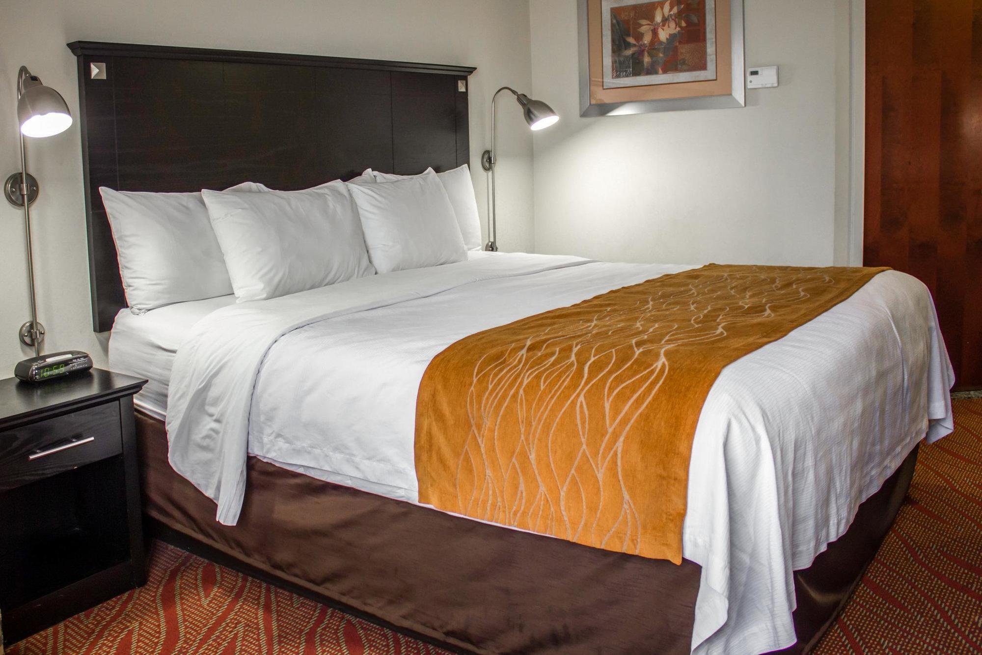 Hotel Comfort & Laguardia Airport 3*