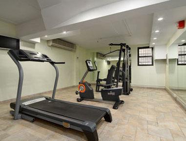 Hotel Howard Johnson Queens Village 2*