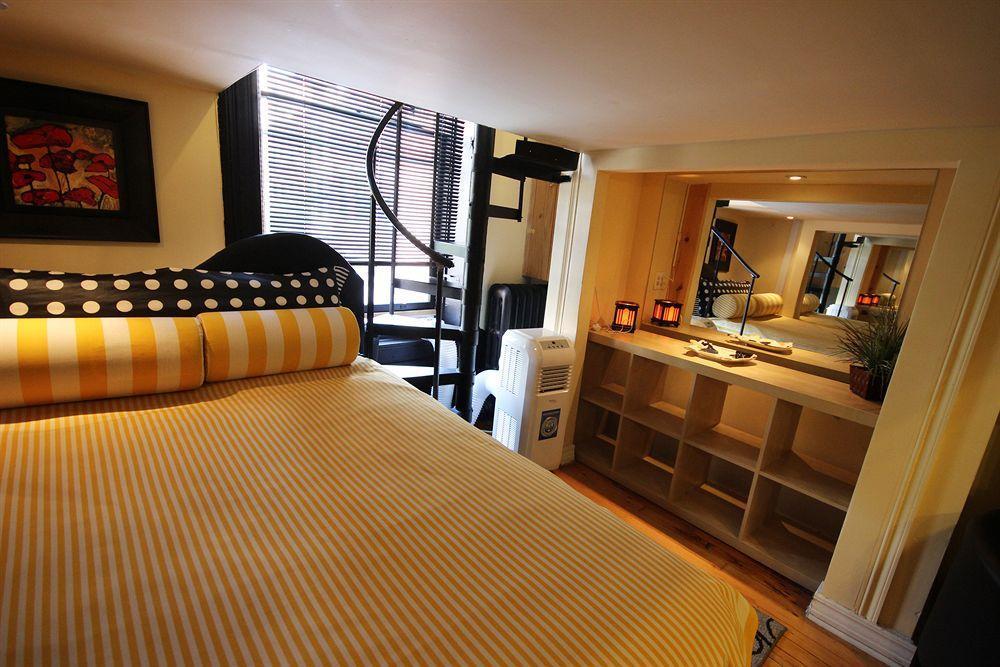 Hotel The International Cozy