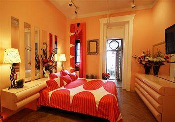 Hotel The International Cozy