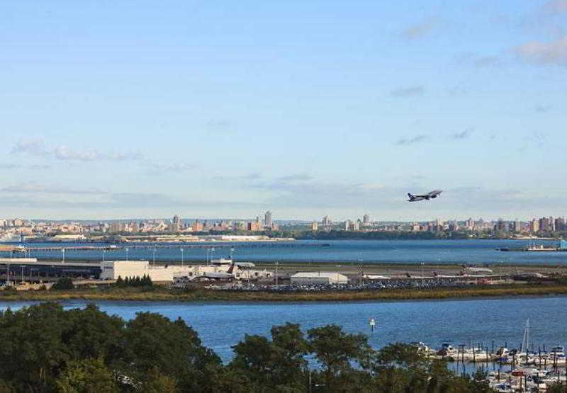 Hotel Springhill By Marriott Laguardia Airport 2*