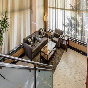 Red Lion & Long Island Hotel