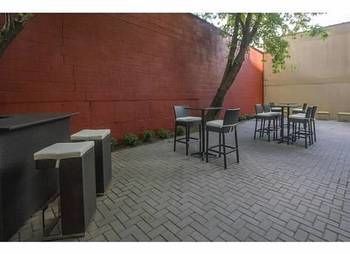 Vetiver / Manhattan Skyline Hotel 3*