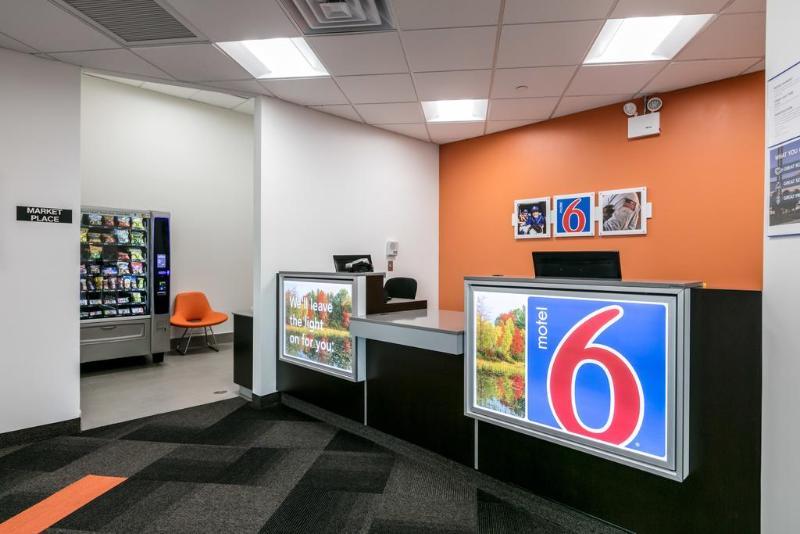 Feather Factory Hotel 3*