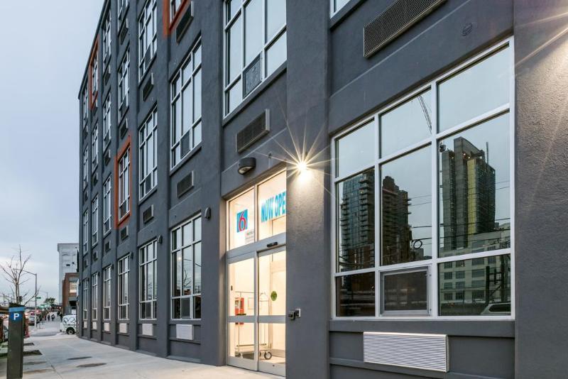 Hotel Feather Factory 3*