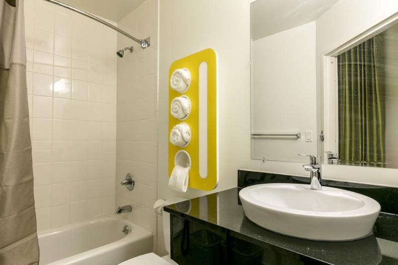 Hotel Feather Factory 3*