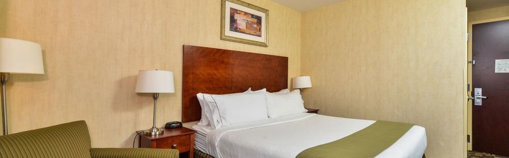 Country & By Radisson, Staten Island New York