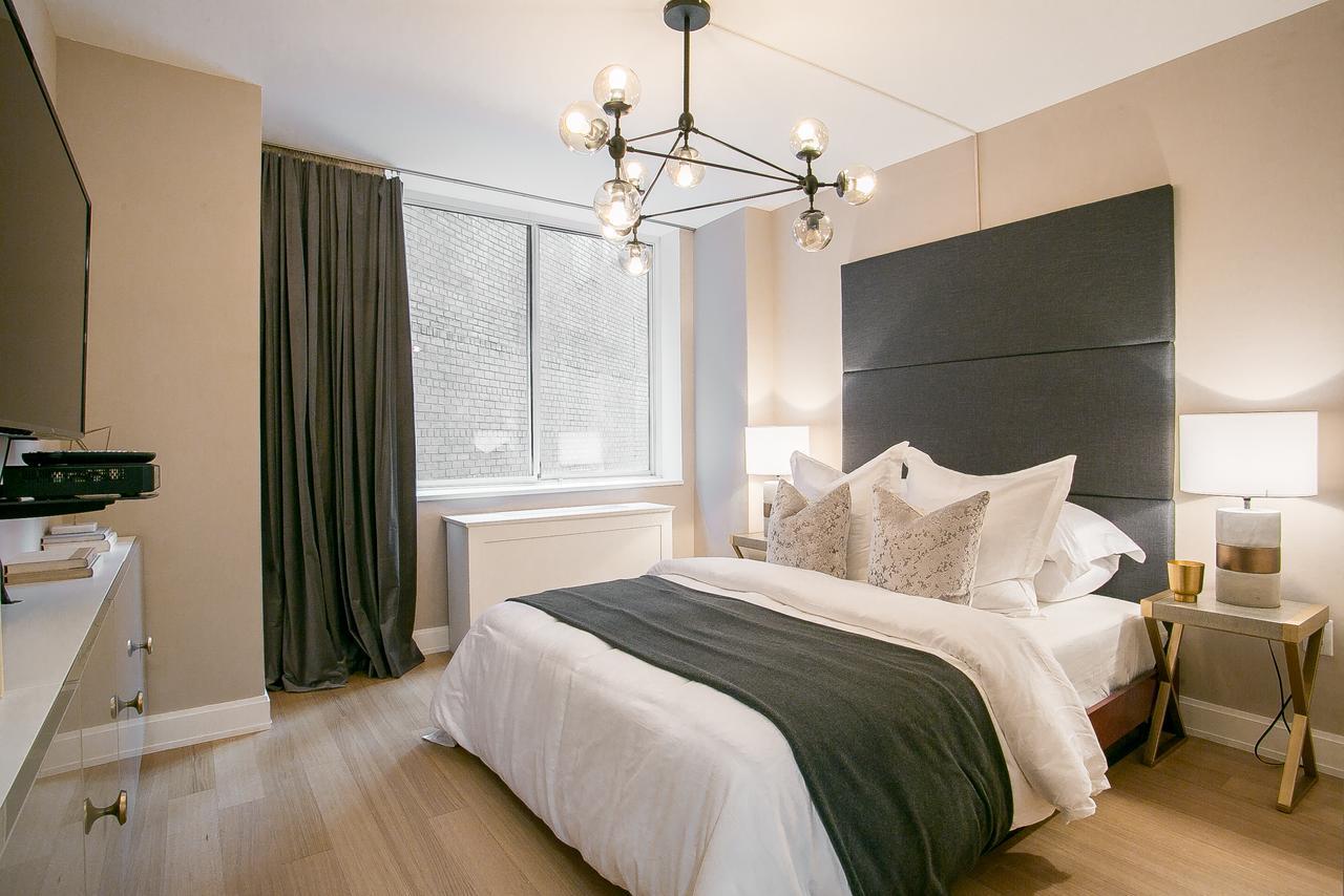 Designer Luxurious 2 Bedroom With Gym, Doorman, Midtown East Apartment *