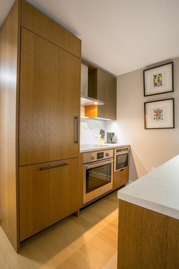 Designer Luxurious 2 Bedroom With Gym, Doorman, Midtown East Apartment New York