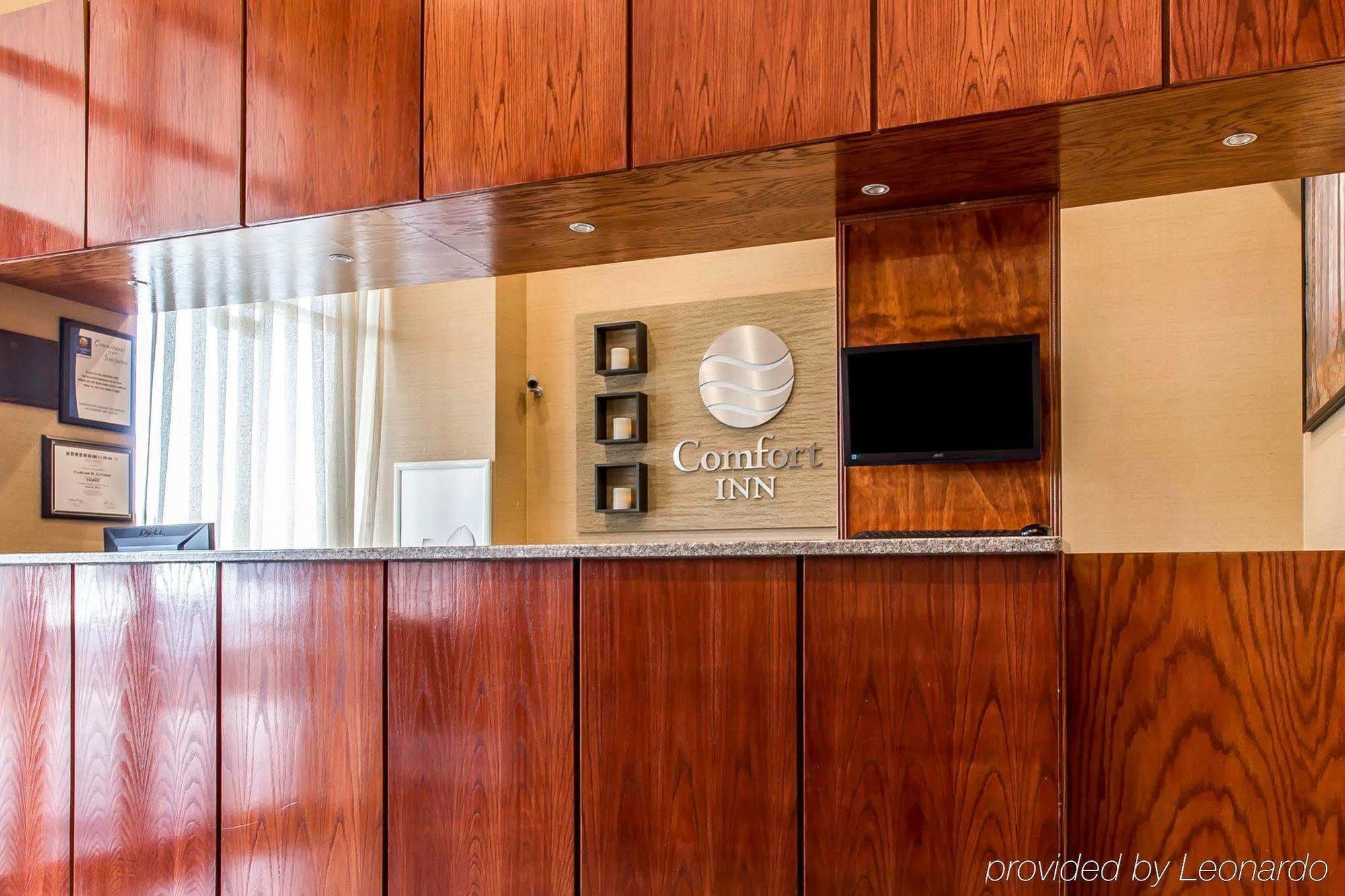 Avion Near Lga Airport, An Ascend Collection