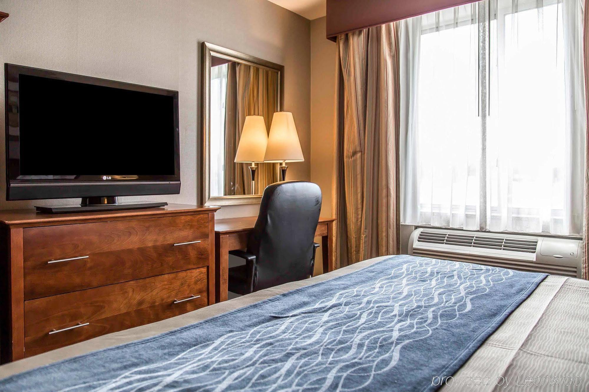 Avion Near Lga Airport, An Ascend Collection 3*