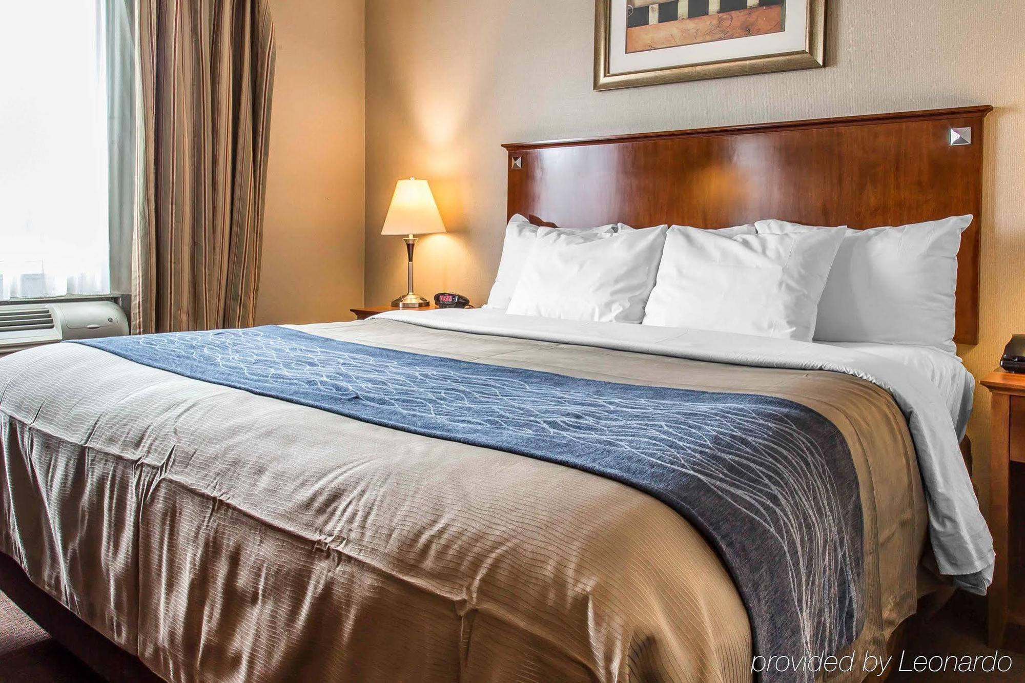 Avion Near Lga Airport, An Ascend Collection 3*