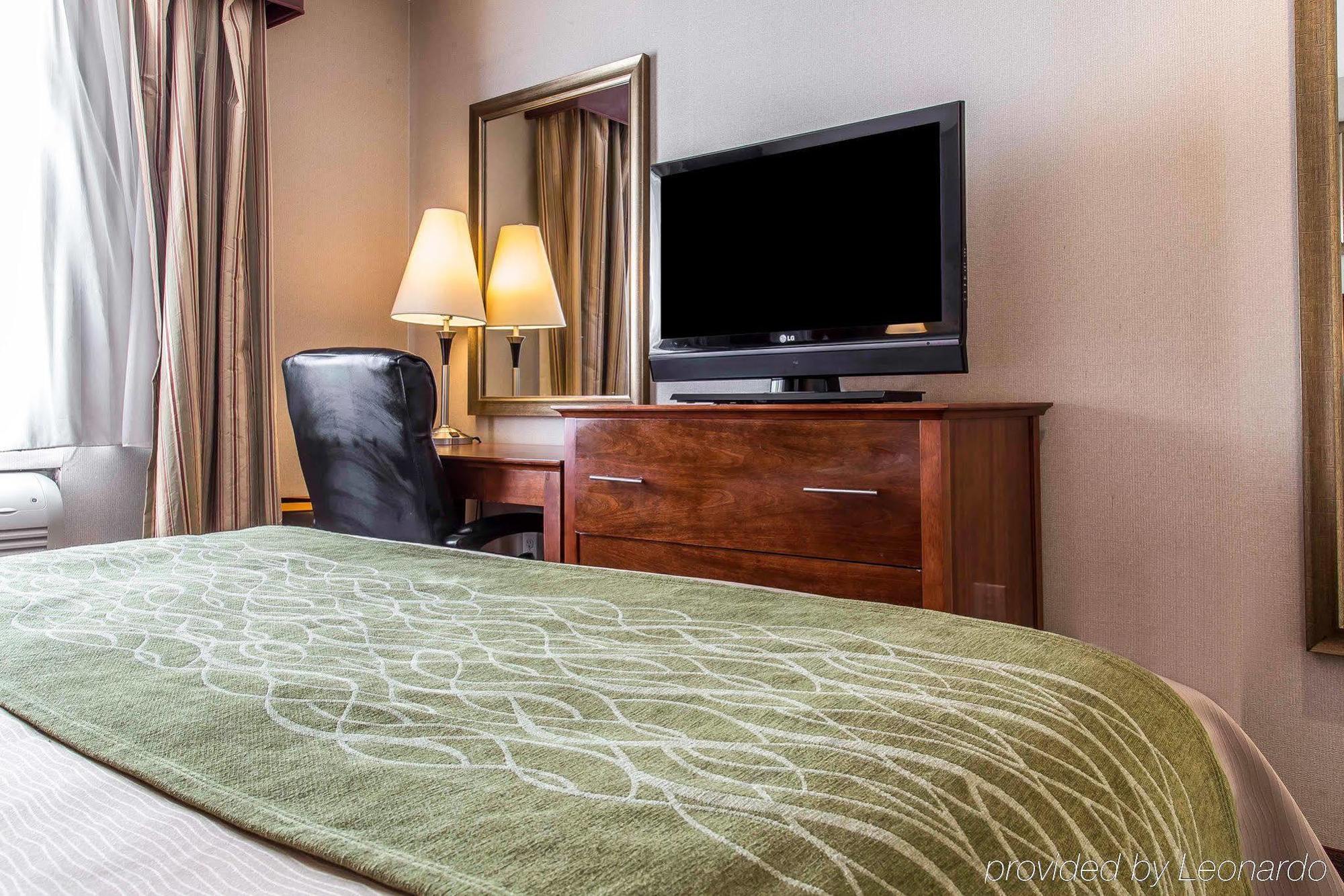 Avion Near Lga Airport, An Ascend Collection New York