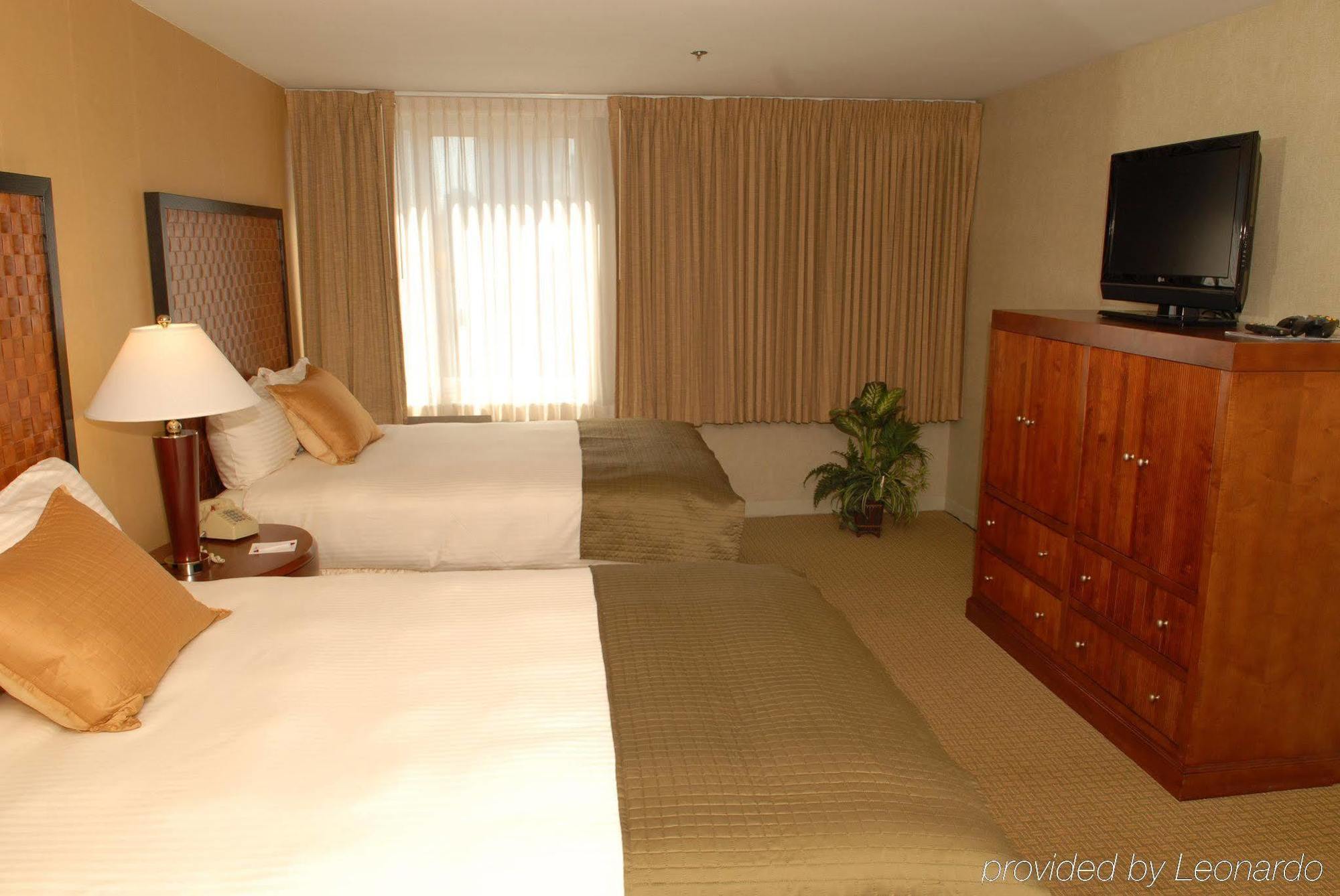 The Skyline Hotel 3*