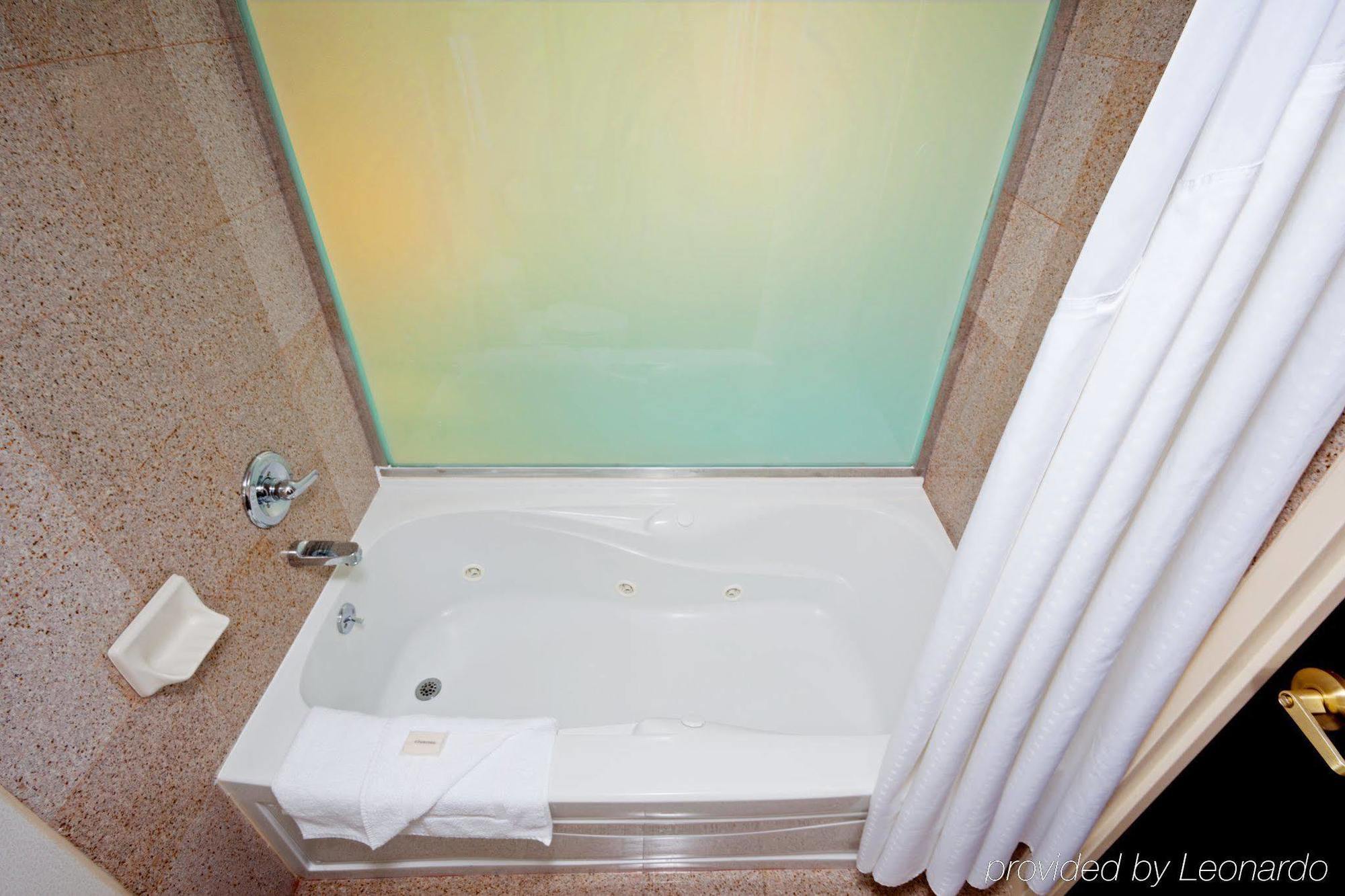 Express Brooklyn By Ihg Hotel