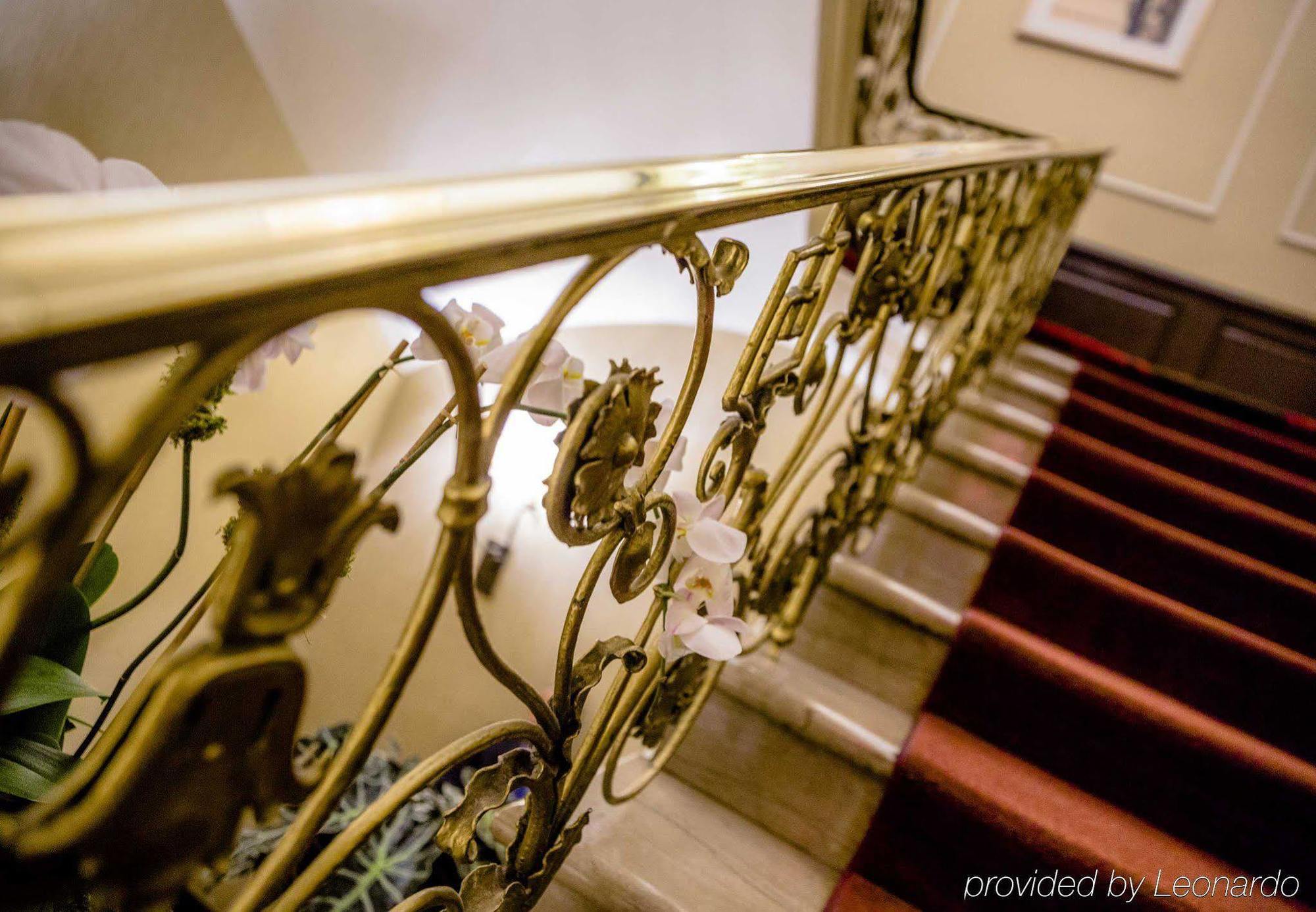 Marriott East Side 4*