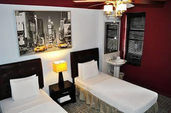 Broadway & Hostel New York