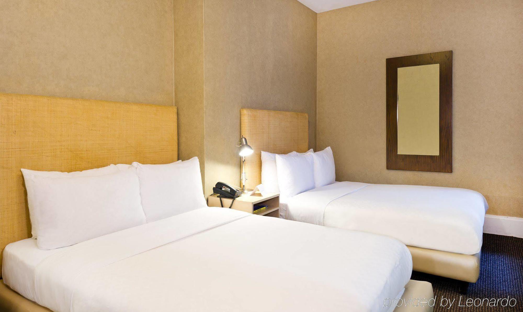 Square At Times Square 3*