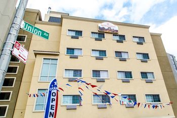 The Metropolitan Hotel 2*