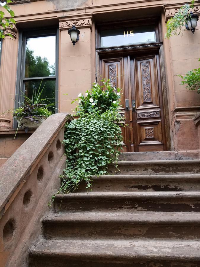 West 119th Guest Bed & Breakfast *