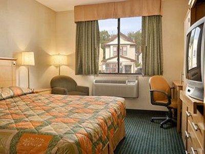 Hotel Super 8 By Wyndham Jamaica North Conduit