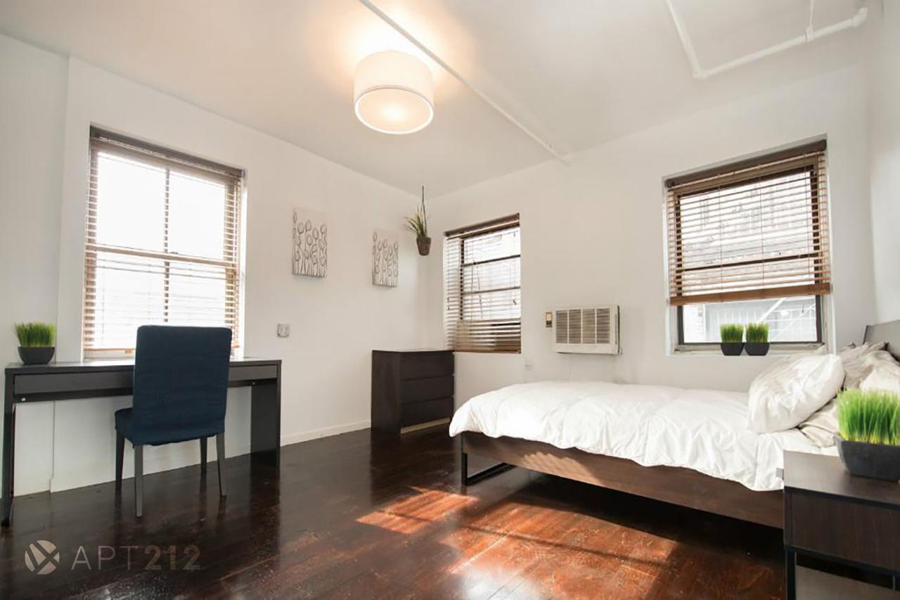 Chrystie Street Apt 5 Apartment *
