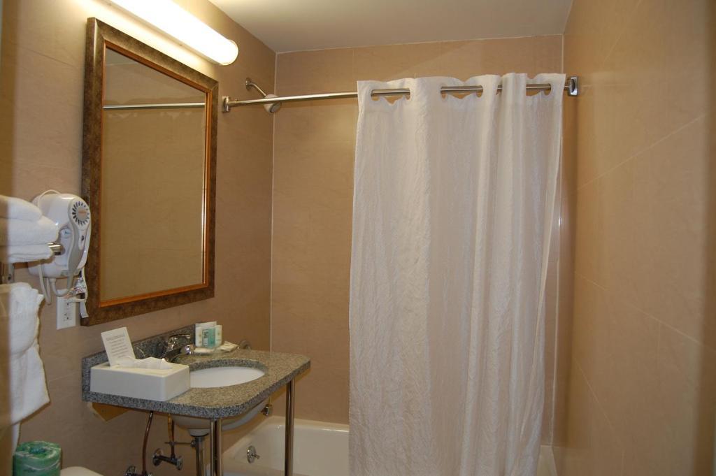 Ramada By Wyndham Times Square West 3*