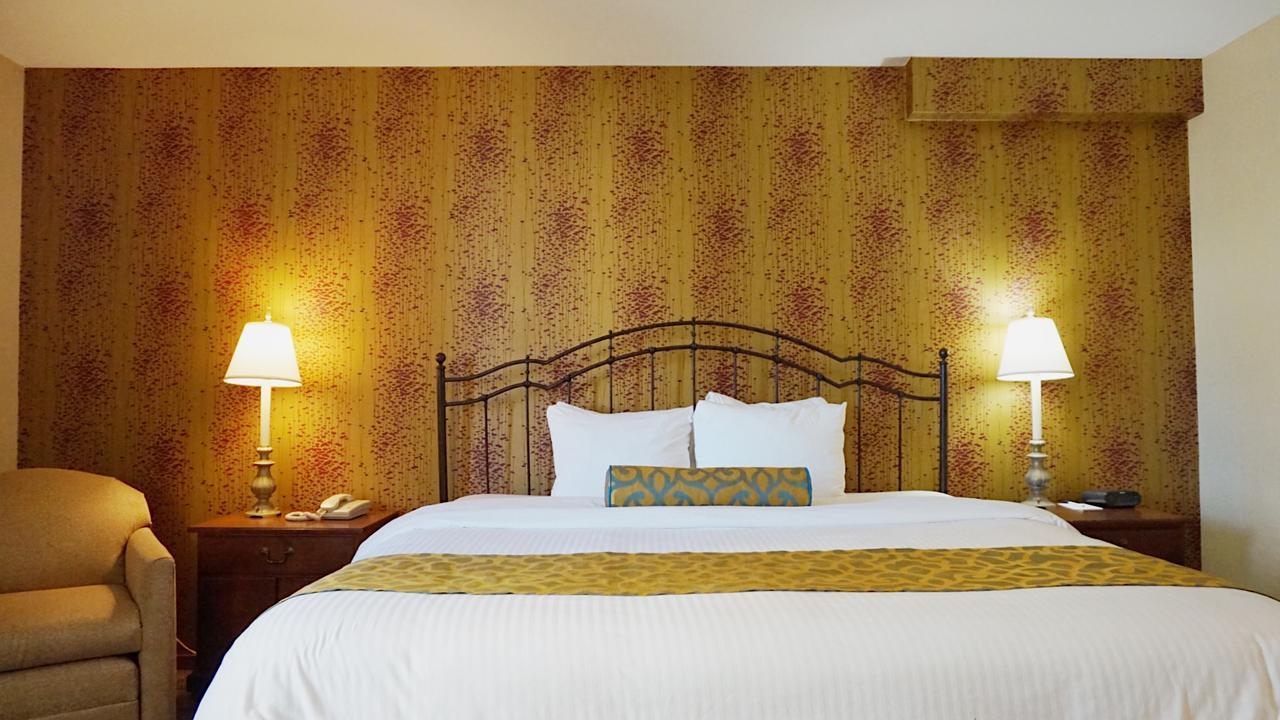 Hotel Western Queens Court 3*