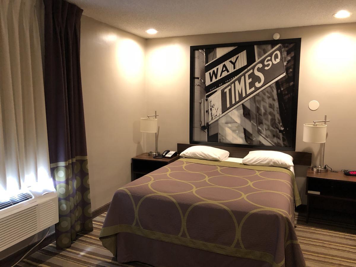 Super 8 By Wyndham Jamaica North Conduit Hotel 2*