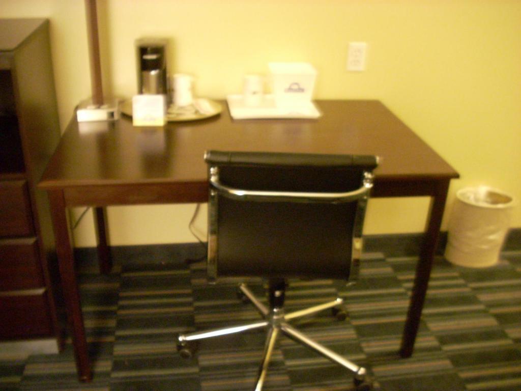 Days & By Wyndham Ozone Park/jfk Airport