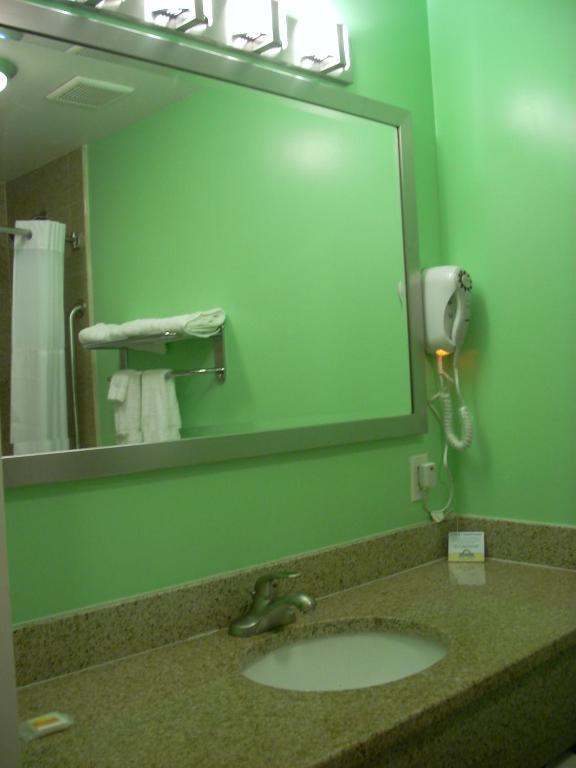 Days & By Wyndham Ozone Park/jfk Airport Hotel 2*