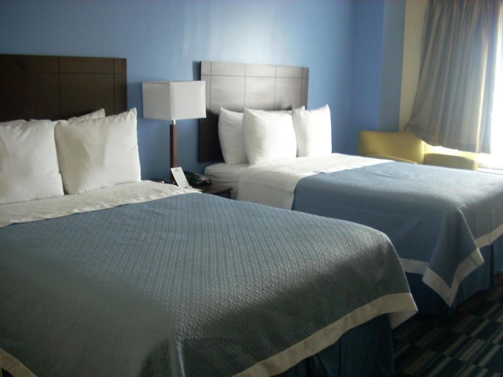 Hotel Days & By Wyndham Ozone Park/jfk Airport