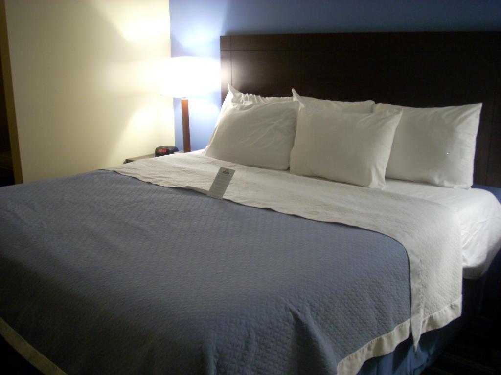 Hotel Days & By Wyndham Ozone Park/jfk Airport