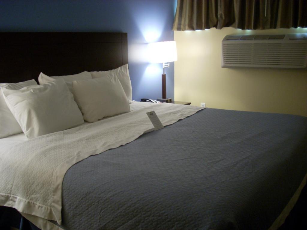 Days & By Wyndham Ozone Park/jfk Airport New York