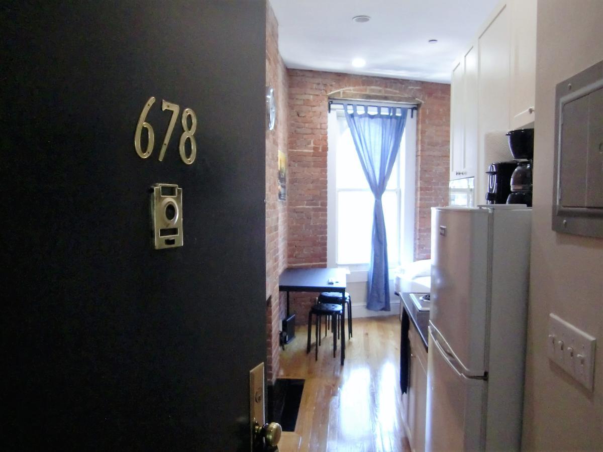 Midtown Manhattan Apartment *