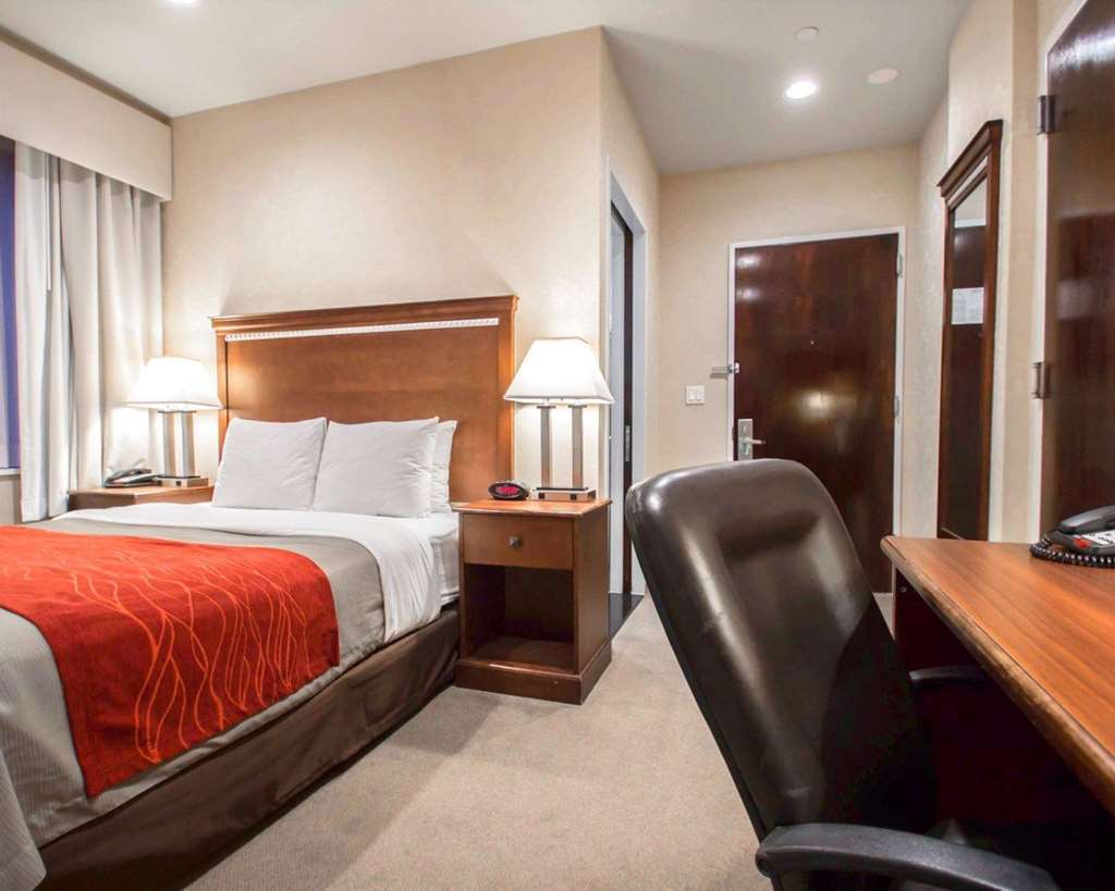 Comfort Manhattan Bridge Hotel 3*