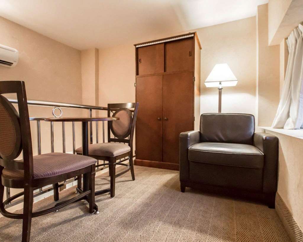 Comfort Manhattan Bridge Hotel 3*